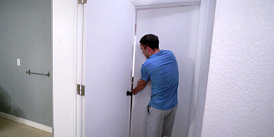 Lolly Dames is taking the shower in the bathtub