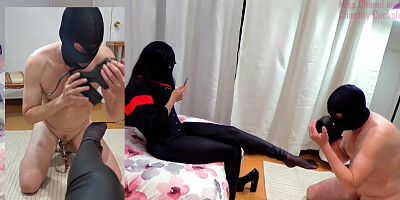 I love to excite my cuckold with my feet and make him want to fuck me