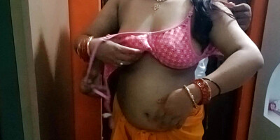 Most beautiful bhabhi are in yellow saari wants to hard fuck.