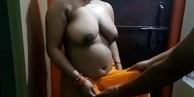 Most beautiful bhabhi are in yellow saari wants to hard fuck.