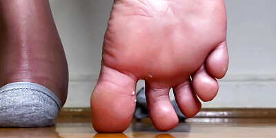 Ebony Giantess Removes Shoes &amp, Socks After Workout