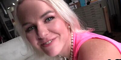 Full bosomed POV MILF shakes her bigass while pussyfucked
