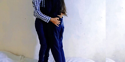 Indian virgin school girl fucked her boyfriend for the first time Indian College Friends Having Romantic Kissing For First Time