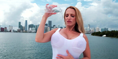 Billi Bardot's One-Woman Boob Cruise - Billi Bardot - Scoreland