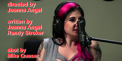 Goth lesbian gets oral