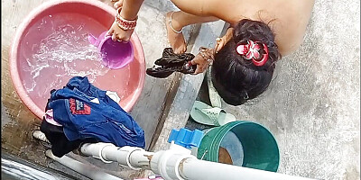 Desi Indian Bhabhi Bath Video