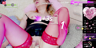 Hot MILF Relaxes with a Sex Machine