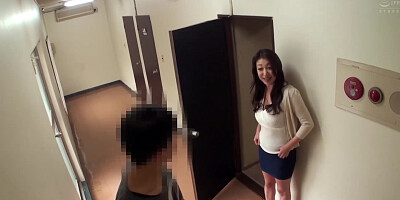 The neighbor wife wears short skirts looks horny, seems like she',s not having sex with her husband...