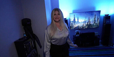 MILF PANTYHOSE COSPLAY BABYSITTER BECOMES MESMERIZED FUCK DOLL