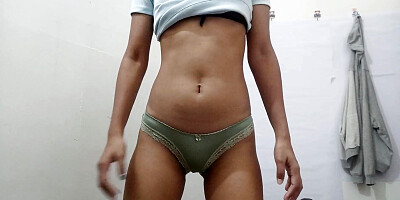 Hot Spanish girl squirts all over the webcam