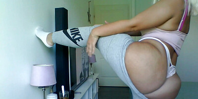 Vends-ta-culotte - Beautiful luscious French MILF shows off her pretty curves