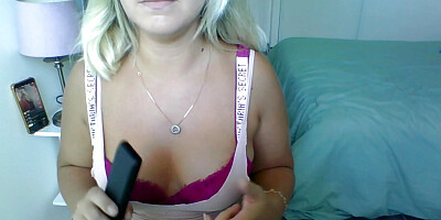 Vends-ta-culotte - Beautiful luscious French MILF shows off her pretty curves