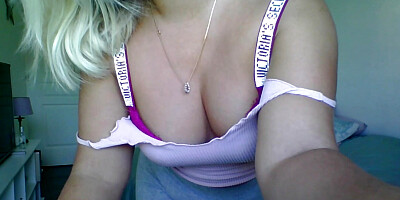 Vends-ta-culotte - Beautiful luscious French MILF shows off her pretty curves