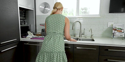 Julia Robbie & Alex Jett in Points for Pleasure - PervMom