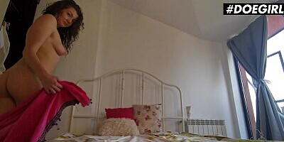 Hot MILF Chloe Amour Flaunts Her Sexy Body And Fingers Her Juicy Twat - DOEGIRLS