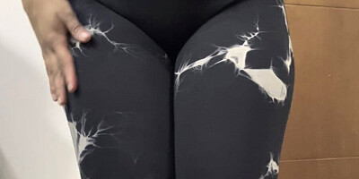 I'm very horny and I finger my ass