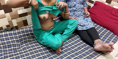 Do bhabhi ko ek mein chuchi dhawai full enjoyment