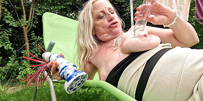 Mega Dildo in My Prolapse Pussy