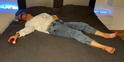 Masturbation Bed Clit Rubbing Satisfyer Multiple Orgasms Hot Wet Horny Trembling Moaning Driving Clyde Crazy