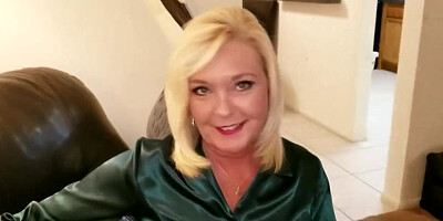 This MILF Knows How to Close a Deal