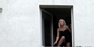Desperate girls are pissing in front of their neighbours house