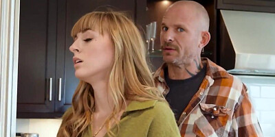 Green get up hottie shows her huge backside and boobs