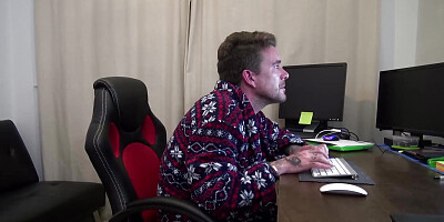 Tattooed Jess Scotland sprayed on face from Luke Hotrod.mp4