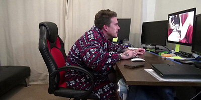 Tattooed Jess Scotland sprayed on face from Luke Hotrod.mp4