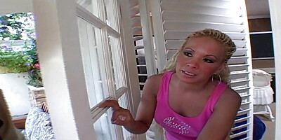 Hot Brazilian Sophia Sandobar Fucks the Border Patrol Agent