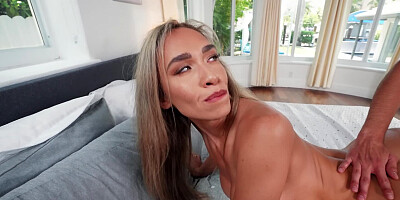 Remarkable blonde babe shakes niec butt riding a hard cock