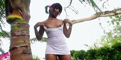 Tobie Teen pussy fingering outdoor