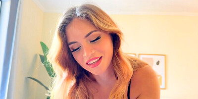 Unfaithful Girlfriend Wants to Fuck While Boyfriends On the Phone!