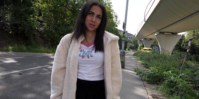 Inked taxi babe fucked in car outdoor for special discount