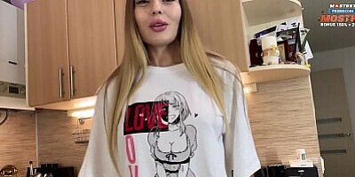 Blowjob and fuck for breakfast Stepsister sheltered her stepbrother, and he ate her yogurt.