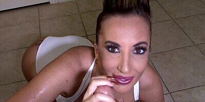 Richelle Ryan Sucks Off Her Pool Boy Blowjob