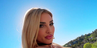 Blondie in sexy lingerie shows what she needs to do to BBC
