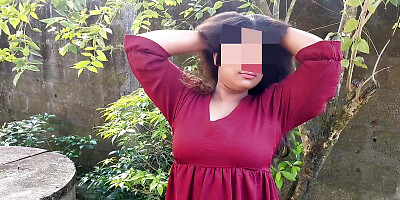 Sri Lankan college girl outdoor blowjob and cum swallow