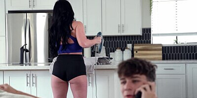 Horny Stepmom Jennifer White Falls For Stepson's Dick Trap -S21:E6