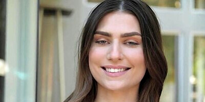 Newcomer Kamryn Jade Plays With Her Big Tits Before Stripping For a Hardcore Doggystyle Fuck