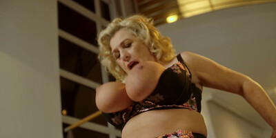 Perverted MILF is riding lucky chap's pecker on the couch