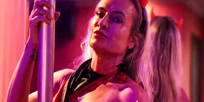 Diabinha Milf Se Exibiu No Pole Dance E Fodeu Gostoso Ate Ele Gozar Na Sua Bunda Grande - Fabidrumond. br 5 Min