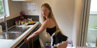 Amateur Pretty Maid Fucks Hotel Guest For Extra Tip In His Room