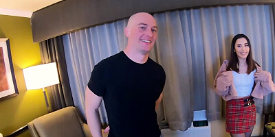 Amateur brunette sucks a hard cock at porn casting