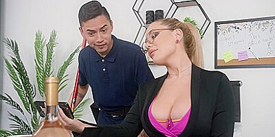 Horny Milf Whore Savannah Bond Xxx Story