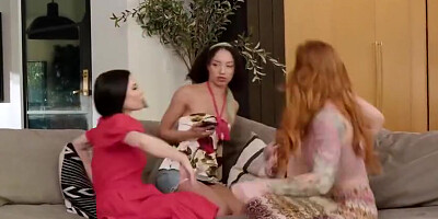 Alexis Tae, Brooke Barclays And Chloe Surreal In Stepmoms Take Control Over Vibrator App