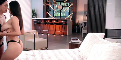 Violet Myers And Vicki Chase - Vixenplus Submits Her Big Natural Tits To 12 Min