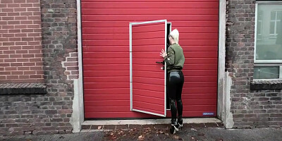 Fucking For The Car Service - Lara Cumkitten