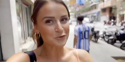 Plan trio avec un espagnol bien monté