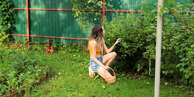 I Was Picking Up Some Blueberries When He Came! 18yo Fucked By