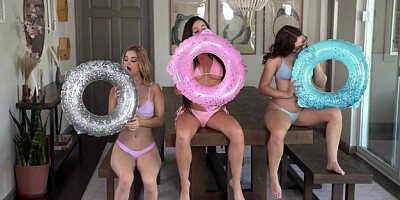 Stepsister Stuck In A Donut - S22:E2 - Nubiles-Porn